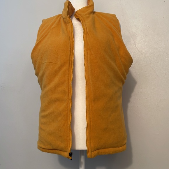 IZOD mustard, yellow, puffer vest size medium, zip front pockets (23G9C56) - Picture 10 of 14
